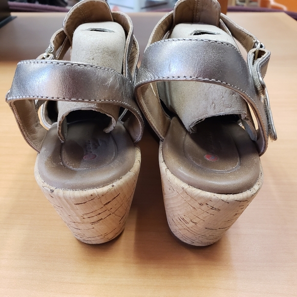 Clarks Unstructured Un Plaza Way Gold size 10 - Picture 4 of 9